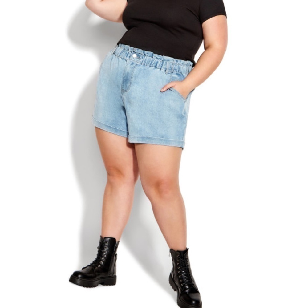 Loralette 14W-20W Light Wash Stretch Hannah Short JJ02.10